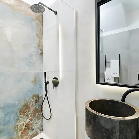Mythodea Prive Luxury כריסי אמודיה