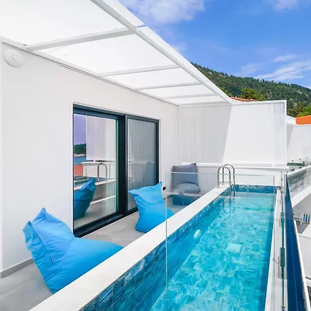 Mythodea Prive Luxury * Chrisi Ammoudia