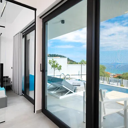 Mythodea Prive Luxury *