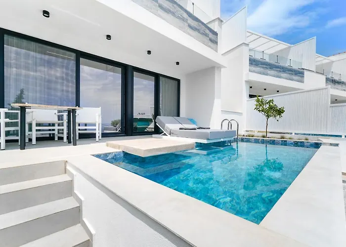 Mythodea Prive Luxury *